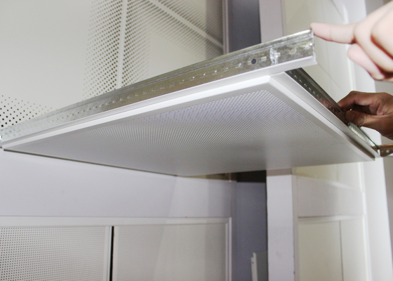 کاشی های سقف معلق فلزی نصب شده با سه راهی H32 X W14